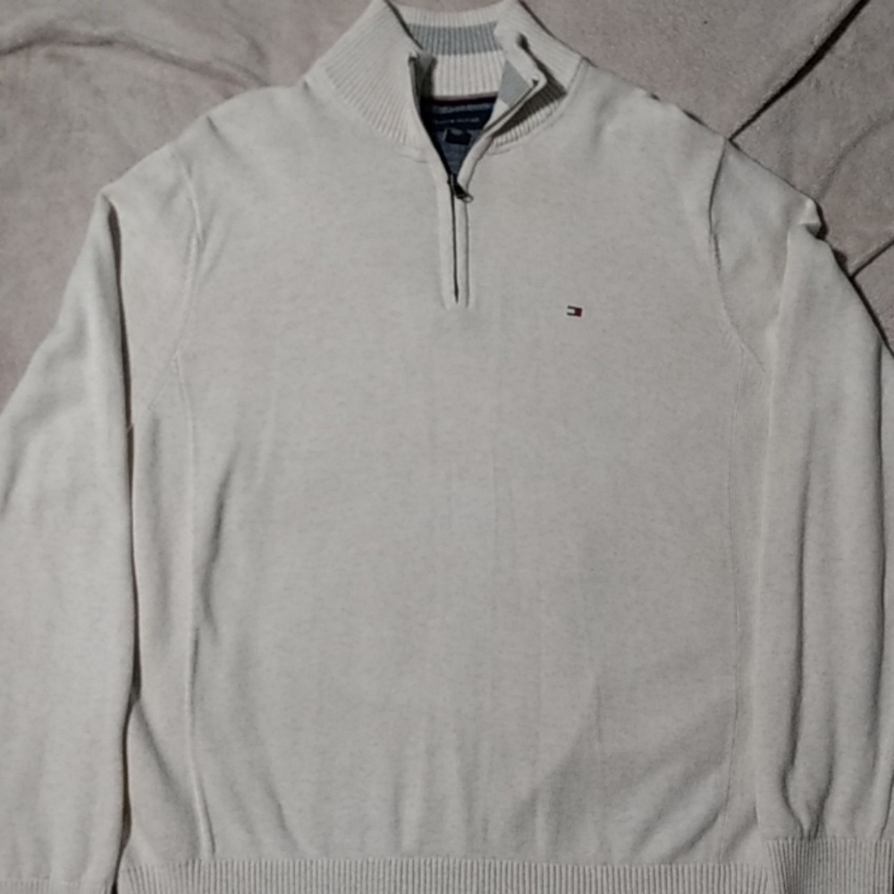 Men's Tommy Hilfiger quarter zip sweater size XL
